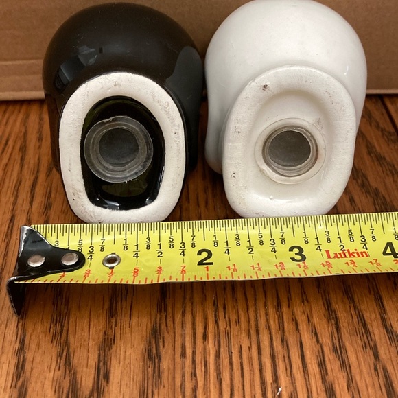 💕💀SUGAR SKULLS💀💕Dia de Los Muertos SALT/PEPPER SHAKERS NEW-lN-BOX💀🖤black/white🤍💀 - Picture 9 of 9